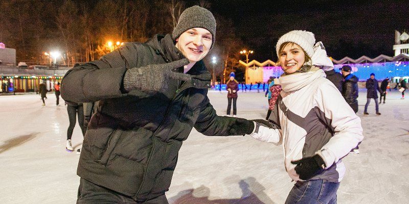 «Квест чемпионов» и хоккей в валенках: как прошла «Ночь на катке»