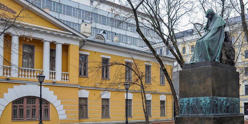Игольница, чарка и нож. Пять вещей с историей из коллекции Дома Гоголя