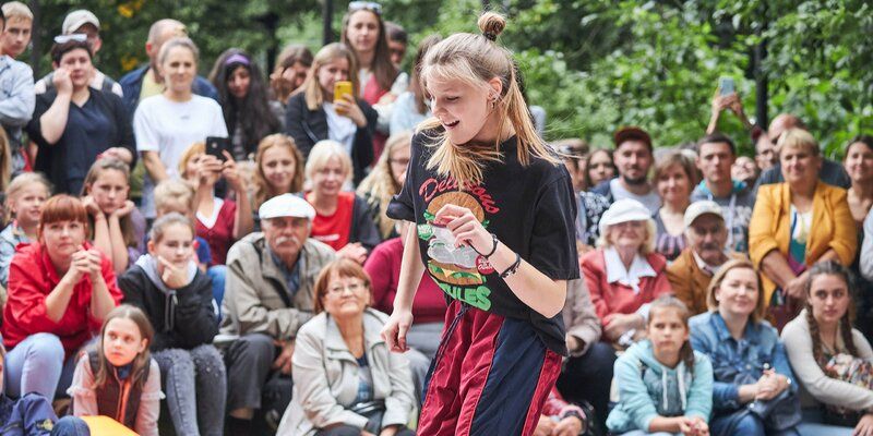 Лето, танцы, джаз: парки приглашают горожан отметить День молодежи