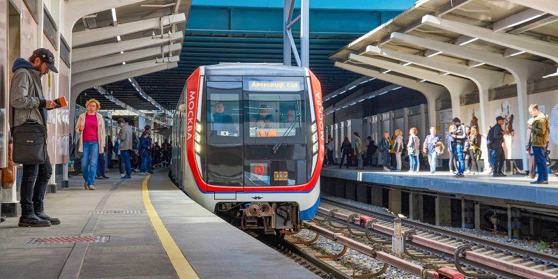 Exhibition halls, buttons in carriages and secret canteen: revealing secrets of Filyovskaya metro line