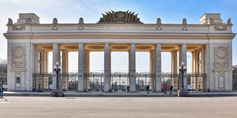 Тайны девушки с веслом и путешествие в прошлое: парки подготовили развлекательную онлайн-программу