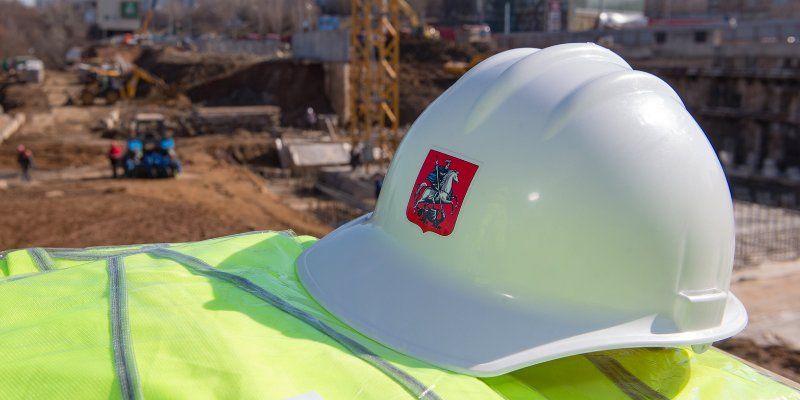 «Не кочегары мы, не плотники»: московские строители — о своей работе