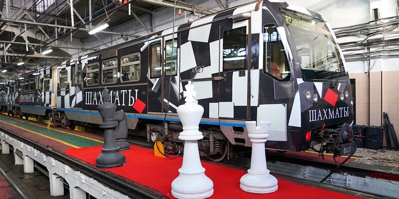В московском метро запустили тематический поезд «Шахматы»
