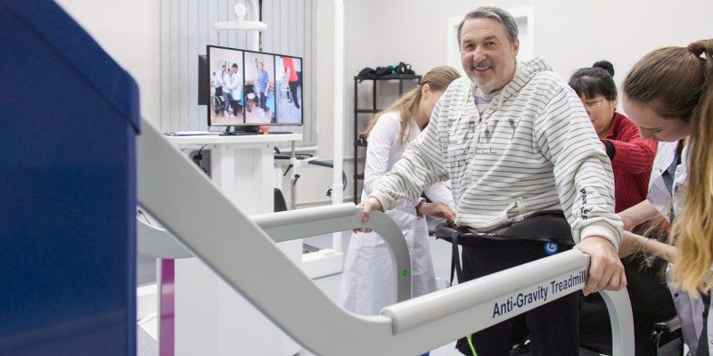 Выплаты, путевки и не только: что Москва делает для людей с ограниченными возможностями