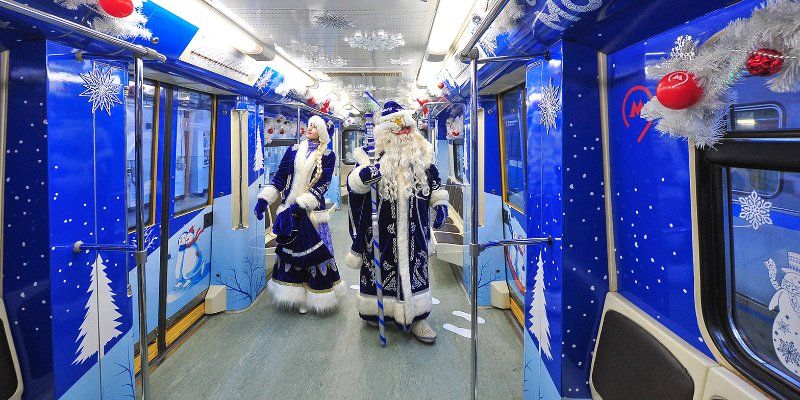 Еще один новогодний поезд запустили в московском метро