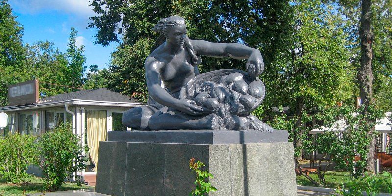 Two elements: Vera Mukhina’s Water and Earth statues at Luzhniki restored