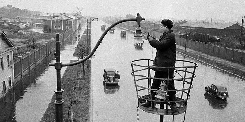 From oil lamps to LEDs: City street lighting through the ages