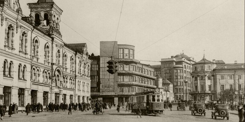 From Ilyinka Gate to Razgulyai. History of old squares of Moscow