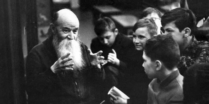 Поиски снежного человека, юннаты и генетика. Изучаем выставку о Петре Смолине