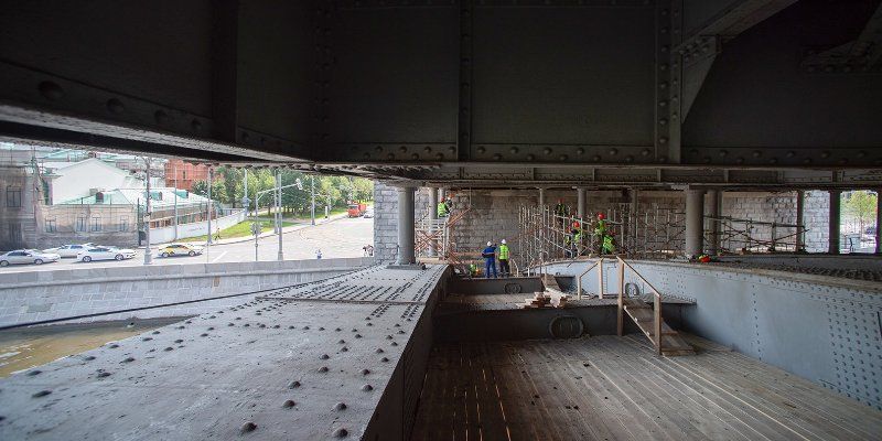 Ремонт Большого Каменного моста идет в круглосуточном режиме