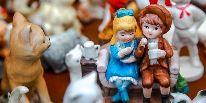 Дачная жизнь и вещи героев Чехова: что еще покажут на блошином рынке