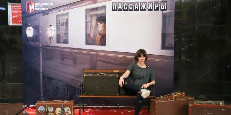 «Пассажиры»: на станции метро «Маяковская» показали фрагмент спектакля канадского театра