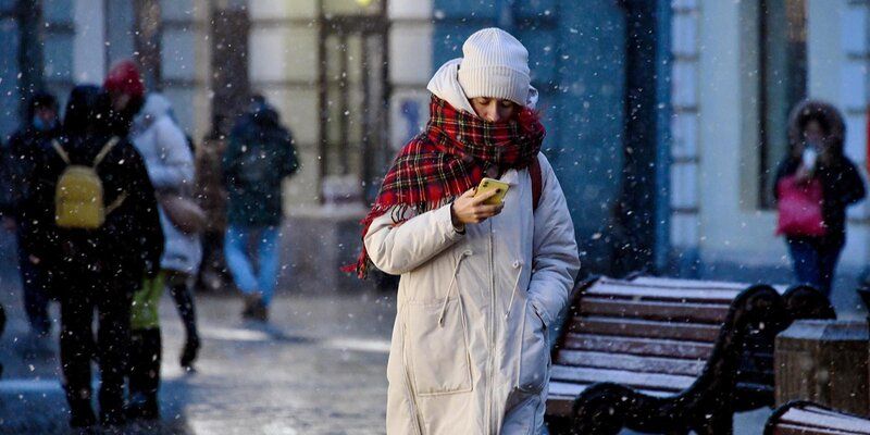Убрать снег и включить освещение: как робот-ассистент ЕДЦ поможет москвичам