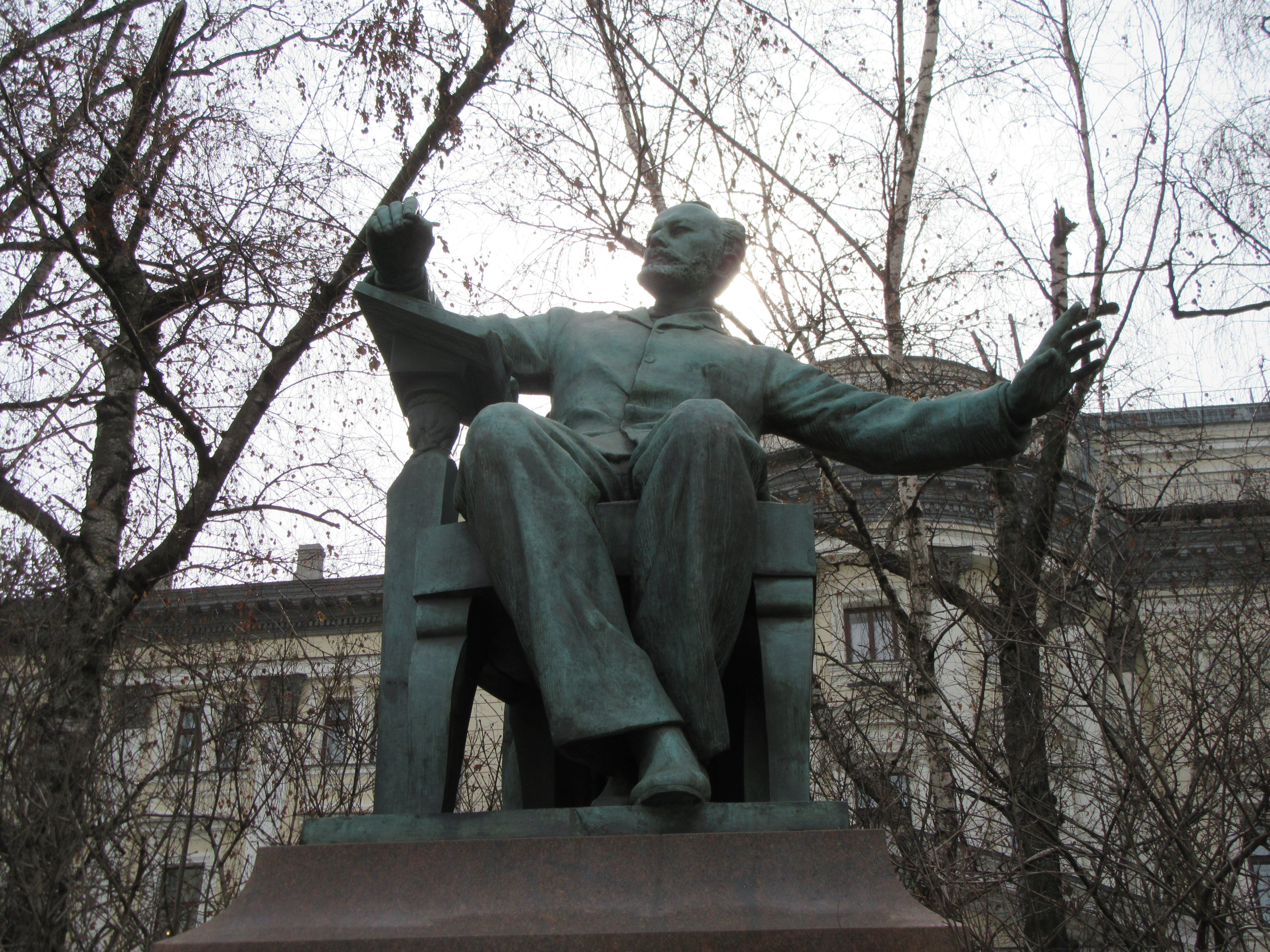 На Большой Никитской отреставрируют памятник Петру Чайковскому