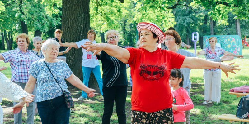 Участниками первой утренней зарядки «Московского долголетия» стали более тысячи человек