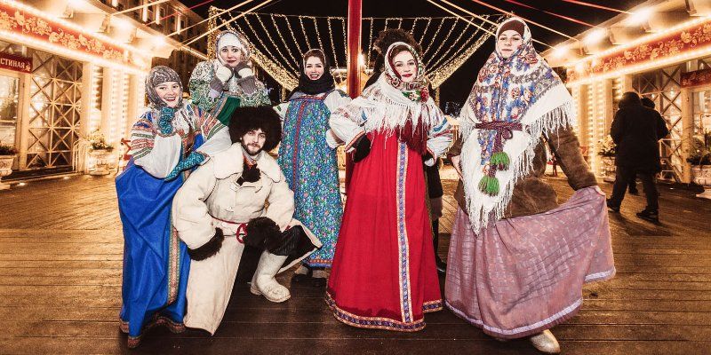 Москвичей поздравят с Масленицей с медиафасадов на Новом Арбате