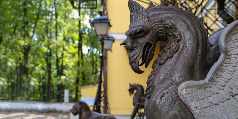 Unicorns, gargoyles and griffins: what else is lurking on Moscow building facades
