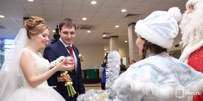 В новогодние праздники городские загсы зарегистрировали 236 рождений и 61 брак