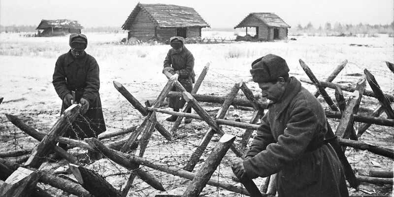 Хроники Победы: фотовыставки к 80-летию битвы за Москву открылись на бульварах и в парках города