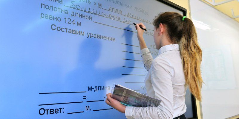 Из-за снегопада в школах объявлен свободный режим посещения занятий