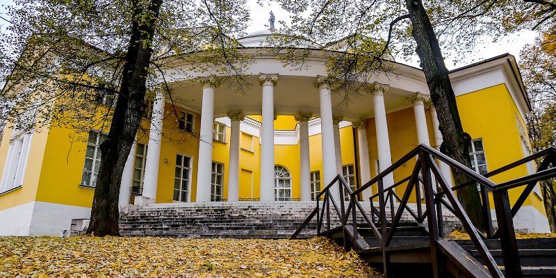 В усадьбе Люблино реконструируют деревянную лестницу