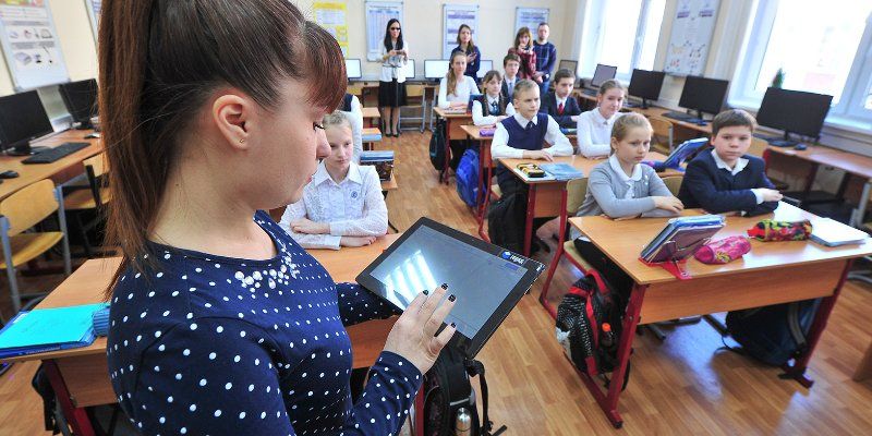 Тысяча столичных учителей стали обладателями грантов за вклад в развитие «МЭШ»