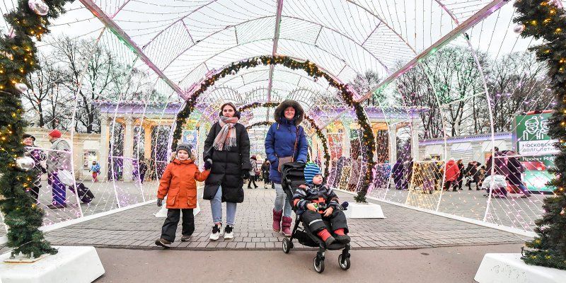 Поддержка города: какие электронные услуги и сервисы помогают московским родителям