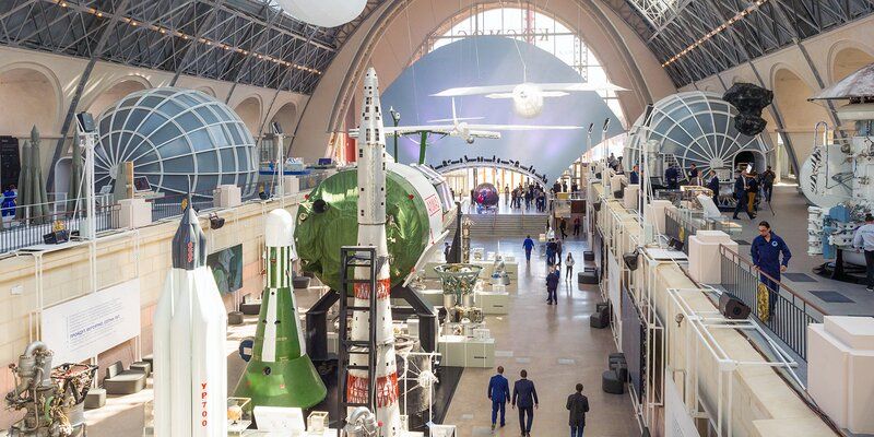 Славянская письменность и освоение космоса: о чем можно узнать на экскурсиях ВДНХ