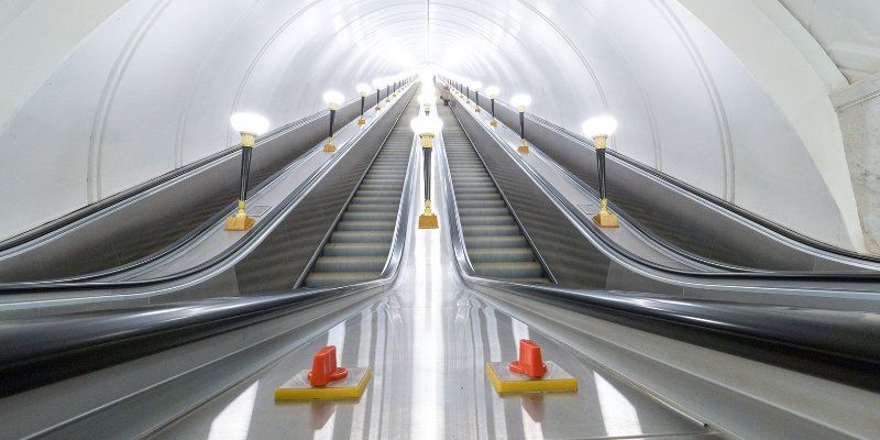 Для безопасности пассажиров: как ремонтируют эскалаторы в метро