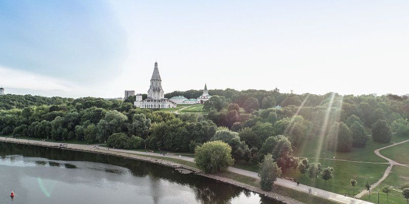 Домик Петра I, древняя скульптура и храм Вознесения Господня: на портале «Узнай Москву» появился маршрут по «Коломенскому»