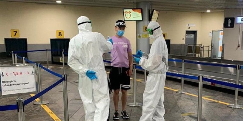С начала лета спасатели встретили в аэропортах столицы около двадцати шести тысяч пассажиров