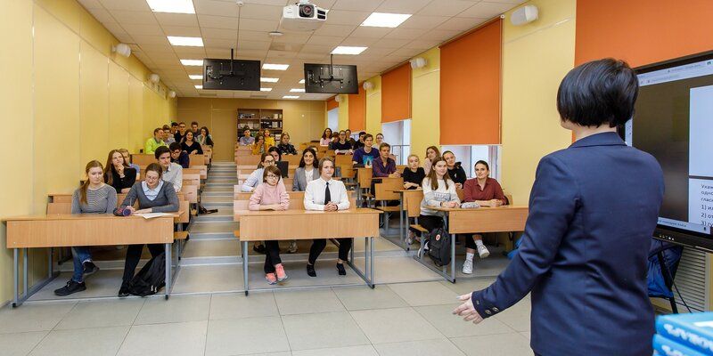 Число заболеваний COVID-19 среди школьников сократилось на 60 процентов