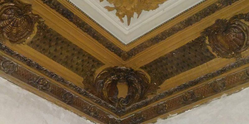 Орнаменты и цветы: в особняке на Малой Полянке отреставрируют живописные находки