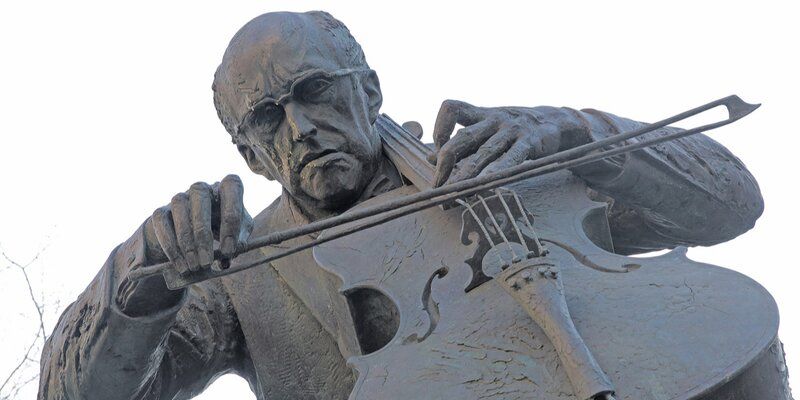 Памятник Мстиславу Ростроповичу на пересечении Брюсова и Елисеевского переулков отремонтируют