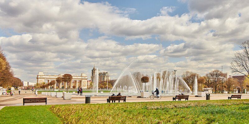 В московских парках заработали фонтаны