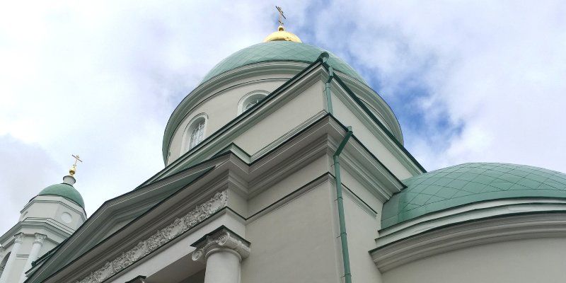 Храм, фабрика, снова храм: история церкви Флора и Лавра на Зацепе