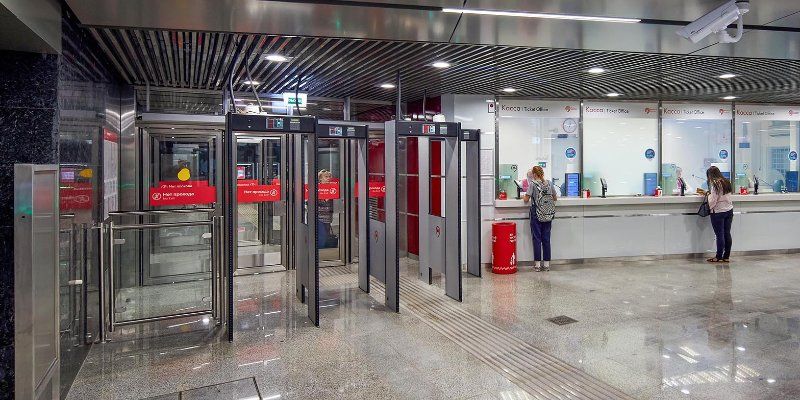 Контролером-кассиром московского метро впервые стал мужчина