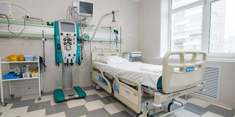 Часть коек, предназначенных для лечения COVID-19, перепрофилируют