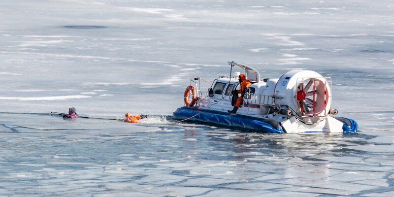 Спасатели предупреждают об опасности выхода на лед водоемов