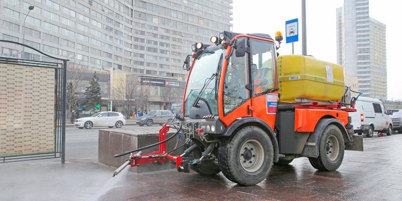 Привести в порядок после зимы: дороги и тротуары в Москве помоют шампунем
