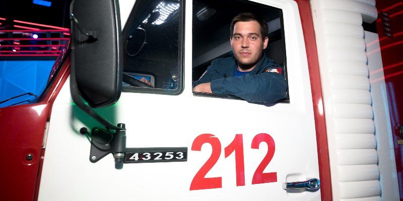 Московский пожарный принимает участие в автомобильном шоу талантов «Россия рулит!»
