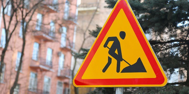 На нескольких улицах в ЦАО и ВАО временно ограничат движение