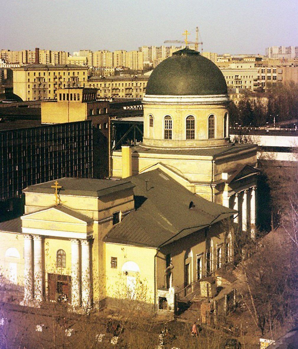 Храм перед передачей в пользование Русской православной церкви, 1989 год
