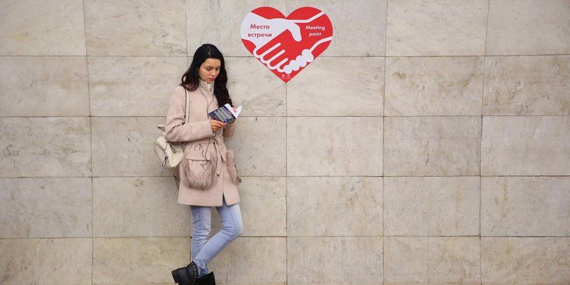 Наклейки «Место встречи» появятся более чем на 100 станциях метро