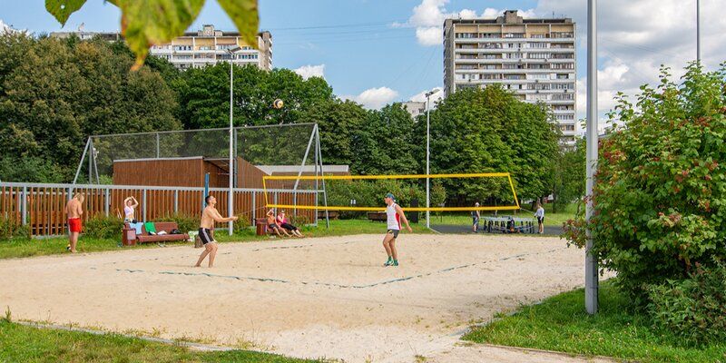 Флорбол, тэг-регби, волейбол: парки приглашают поиграть в командные виды спорта