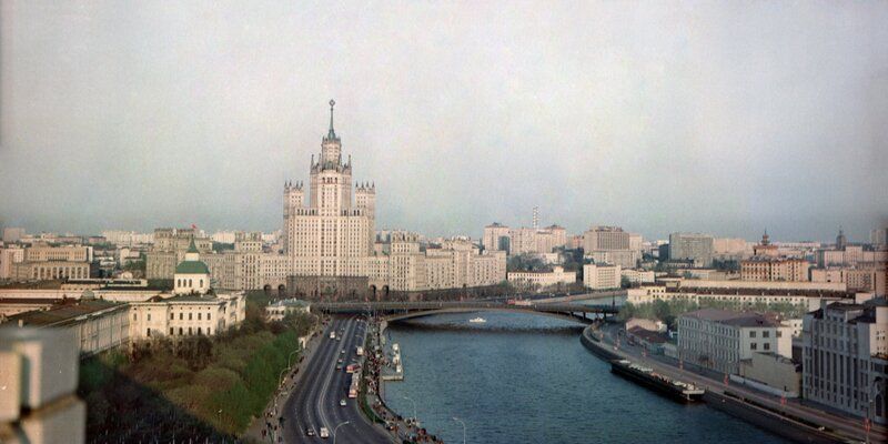 Москвичи передали новые архивные фотографии конца XX века в Главархив