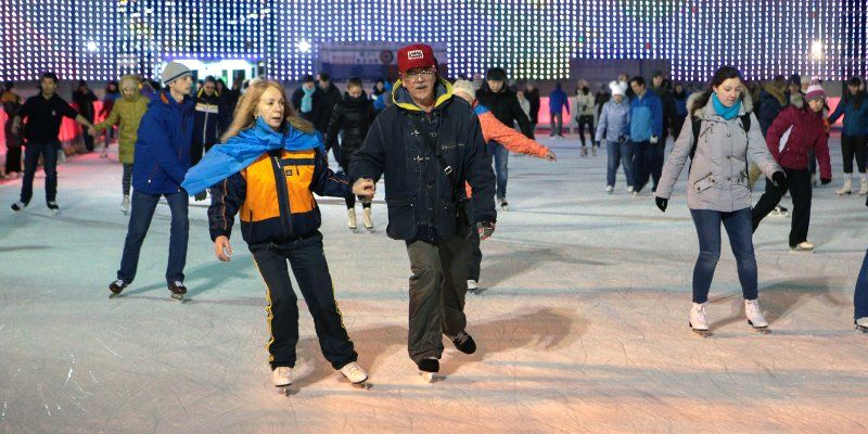 Спасатели на коньках будут патрулировать в Новый год катки в парках города