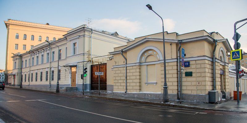 Два корпуса бывшего Александровского военного училища на Знаменке получили охранный статус