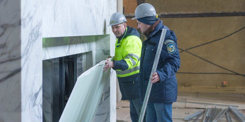 На стройках Москвы проведено 2458 проверок по соблюдению требований пожарной безопасности с начала года