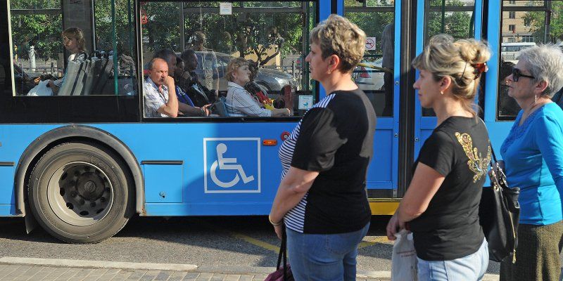 Сколько пассажиров перевезли бесплатные автобусы на западе Москвы